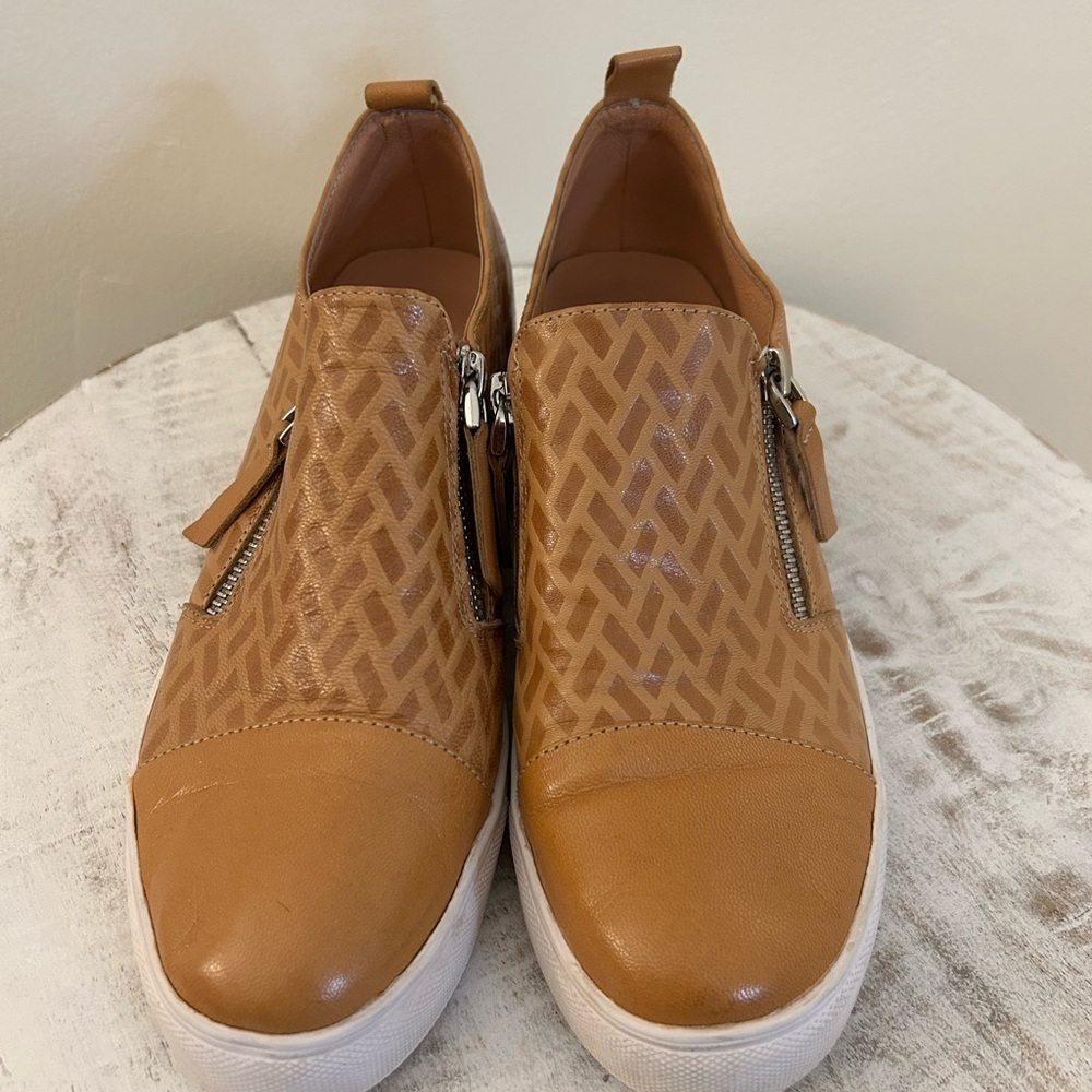 Tan Slip-On leather Sneakers women with Patterned Design size 9 with a side zipp - Picture 2 of 6